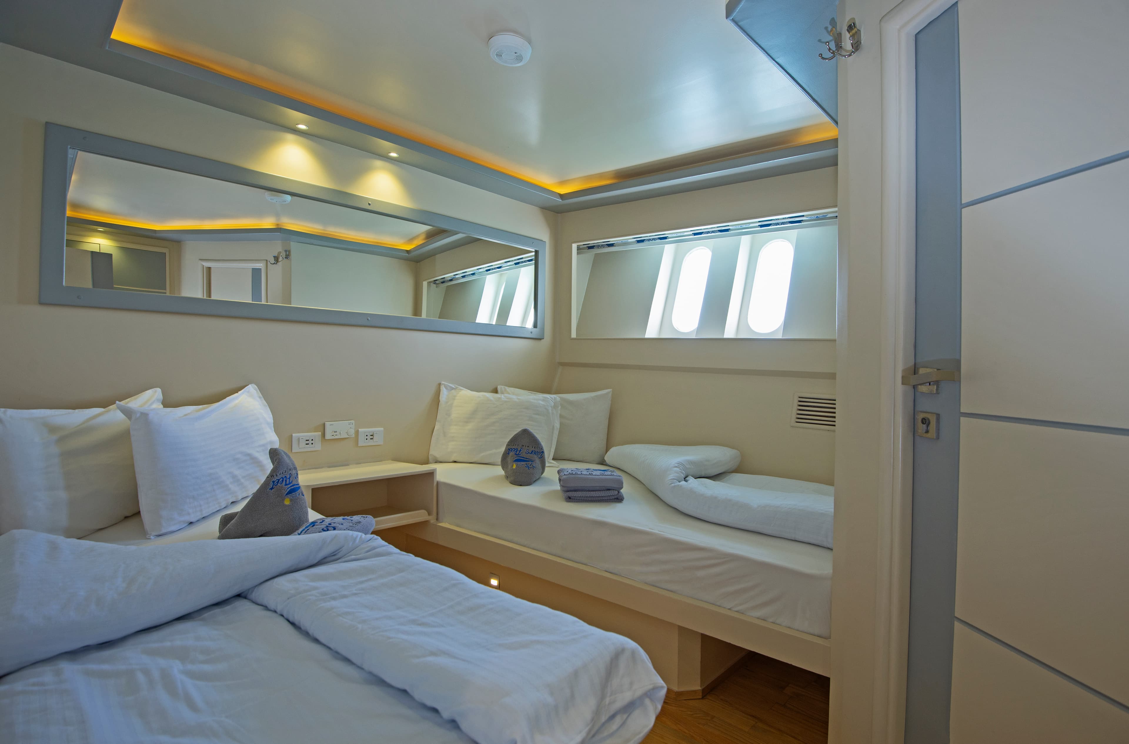 Double cabin with two beds