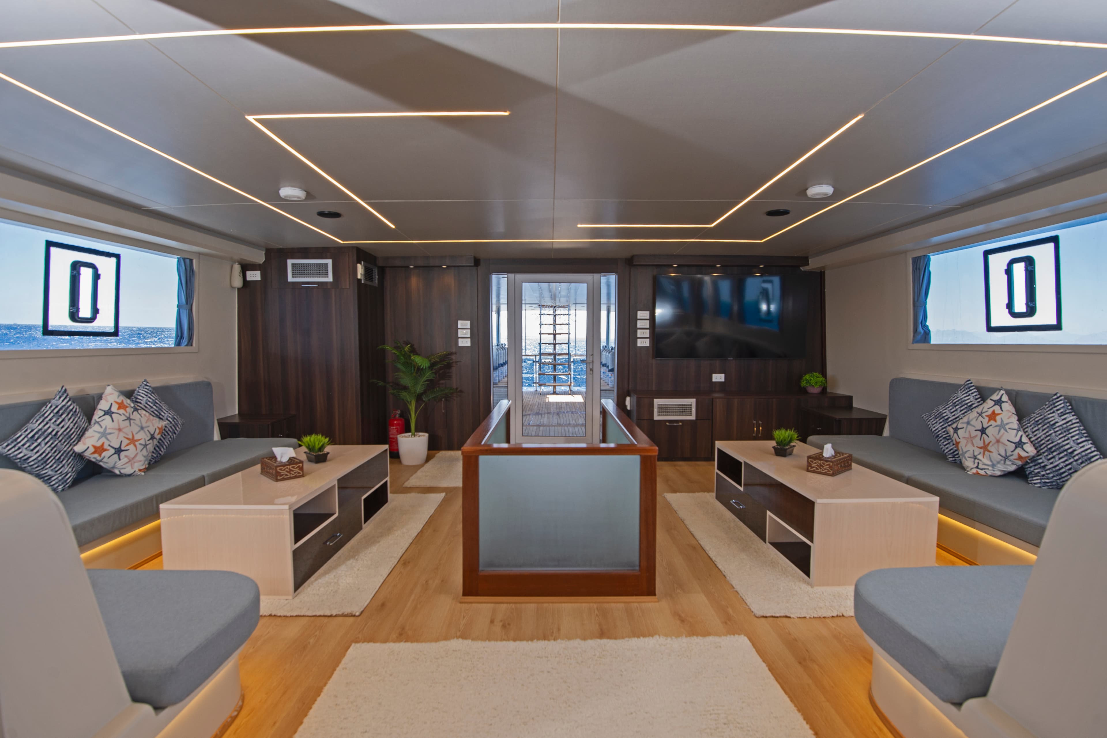Air-conditioned lounge and dining area